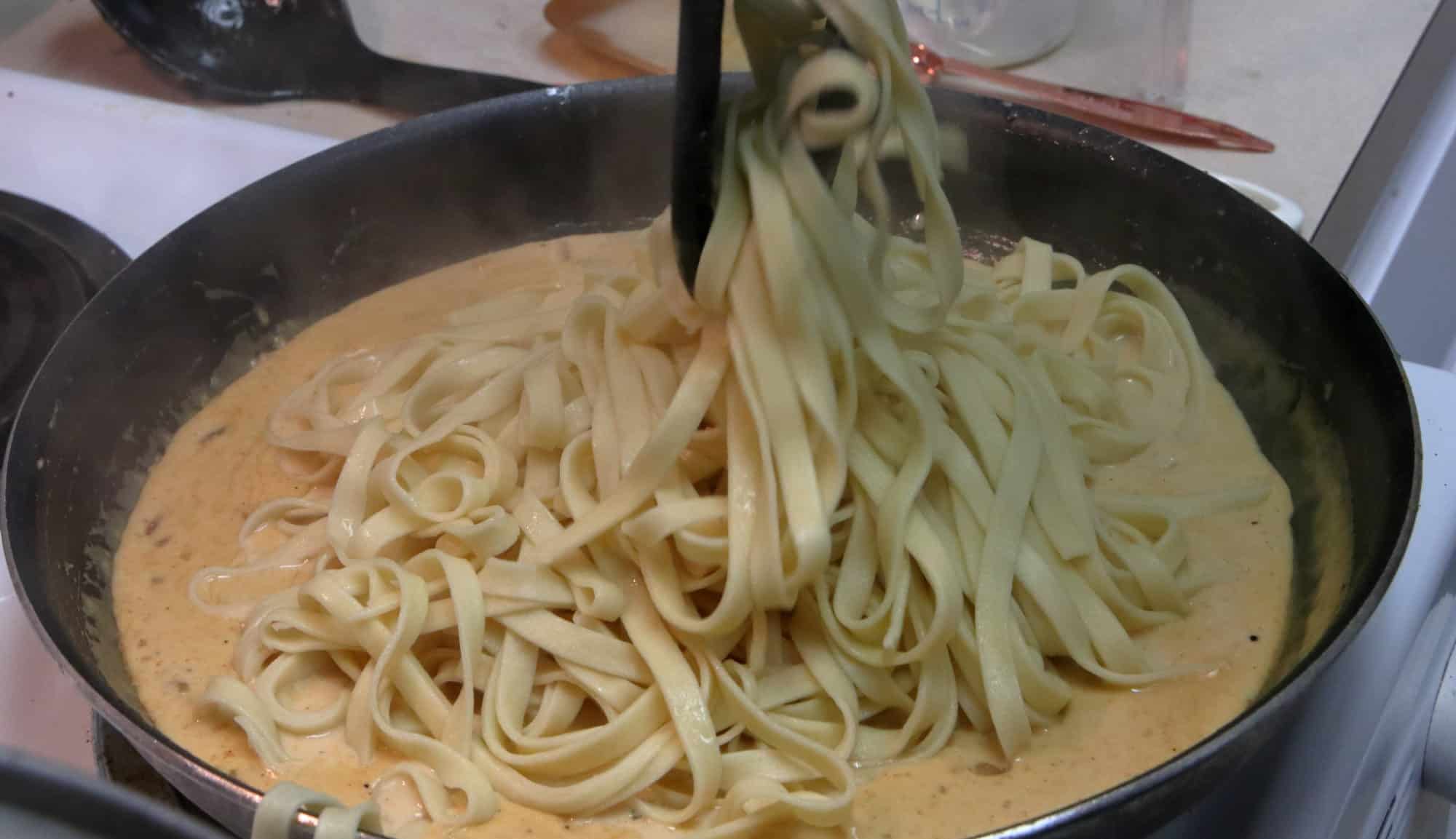 Shrimp and Scallop Pasta in White Wine Cream Sauce | System of a Brown