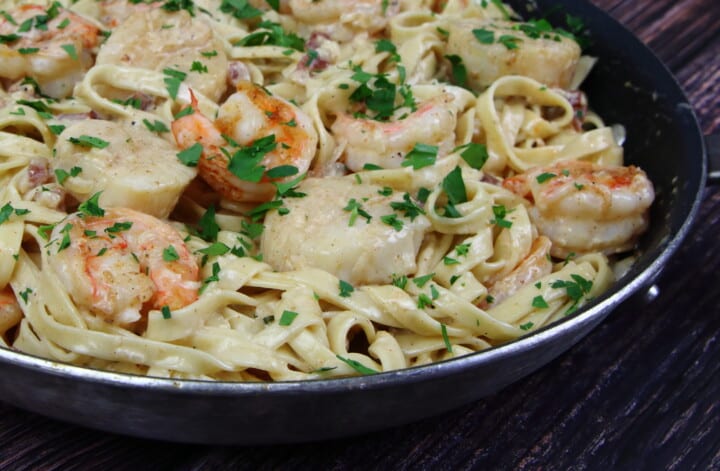Shrimp and Scallop Pasta in White Wine Cream Sauce | System of a Brown