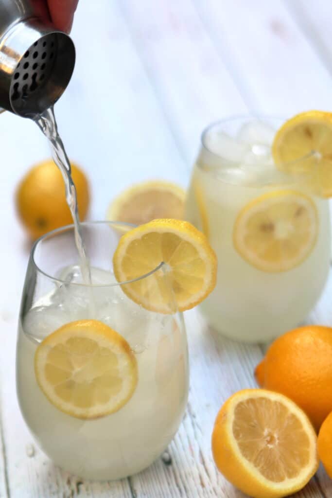 pouring to vodka lemonade from the cocktail shaker