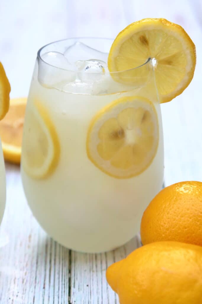 closeup of the lemonade vodka spritzer